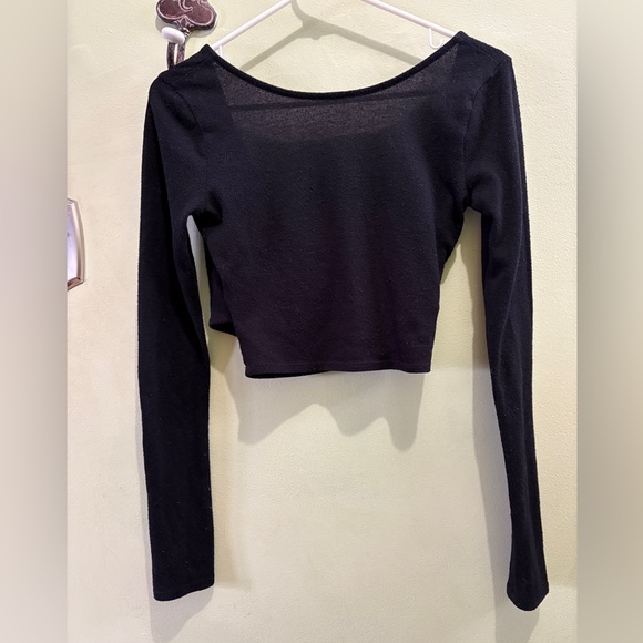 ALO Yoga Elegant Black Long Sleeve Crop Top - Picture 4 of 5